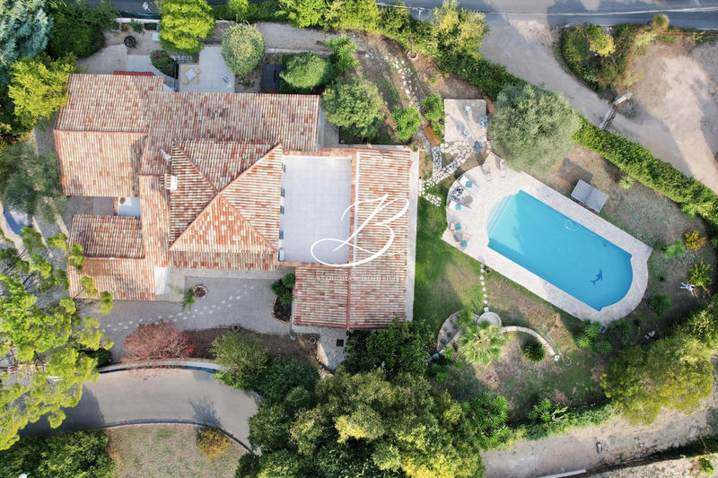 Maison - 200 m² - 7 pièces