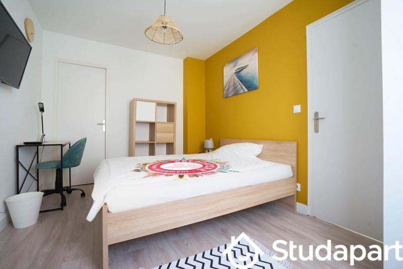 Chambre - 13 m² - 1 pièce