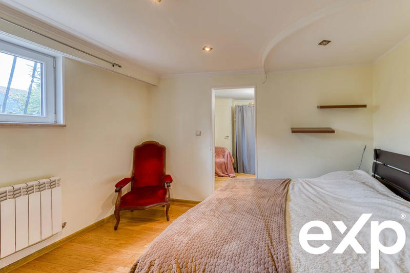 Maison - 182 m² - 9 pièces