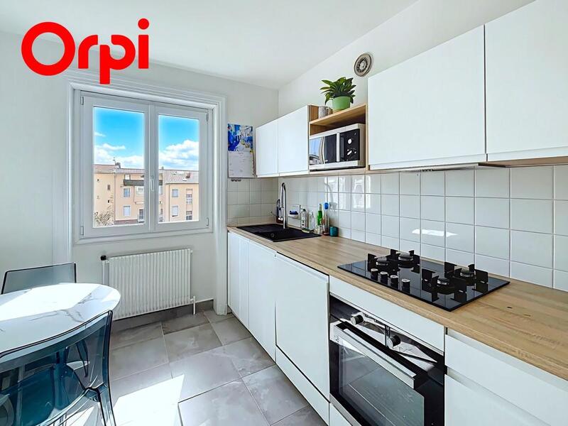 Appartement - 93 m² - 4 pièces