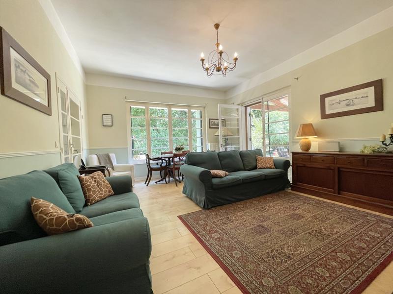 Maison traditionnelle - 236 m² - 9 pièces