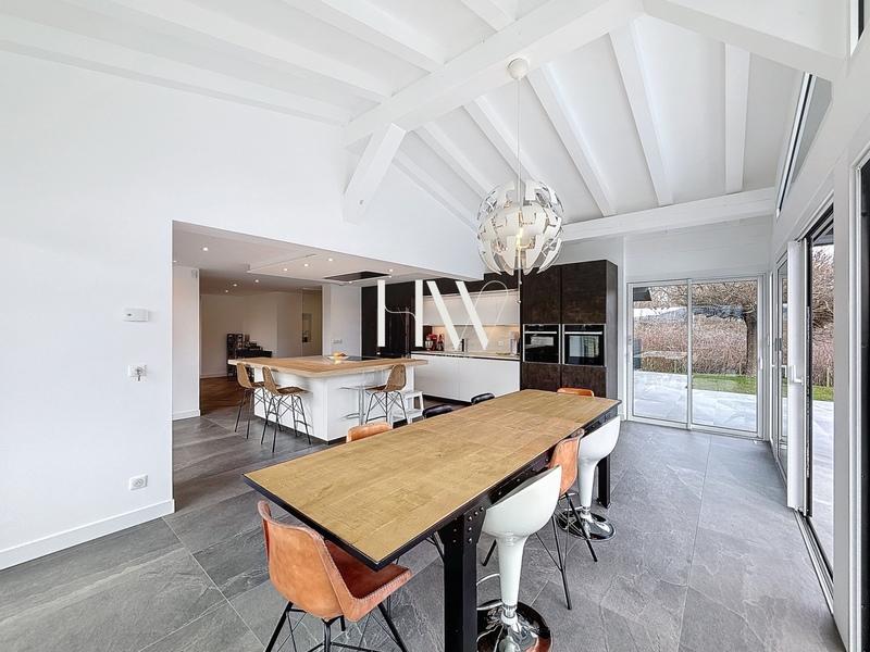 Maison - 437 m² - 14 pièces