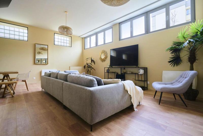 Maison - 274 m² - 12 pièces