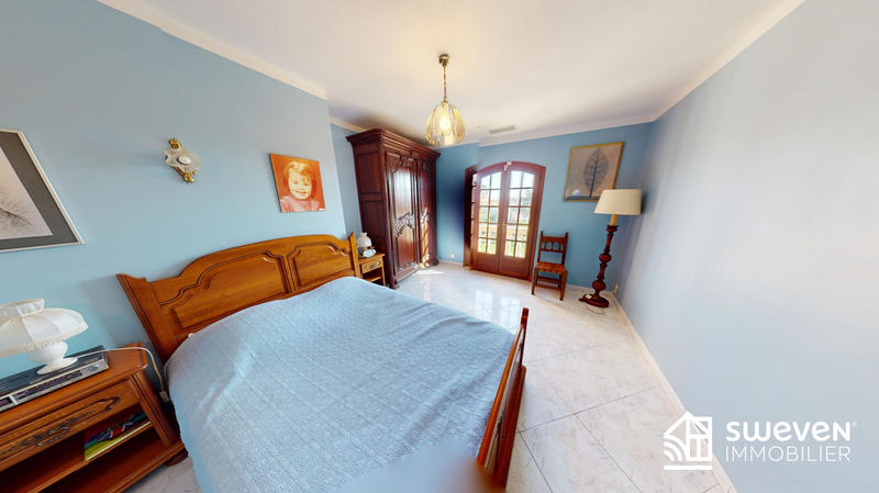 Maison - 256 m² - 10 pièces