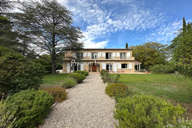 Maison - 284 m² - 8 pièces