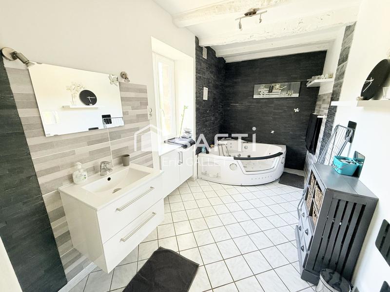 Maison - 136 m² - 6 pièces