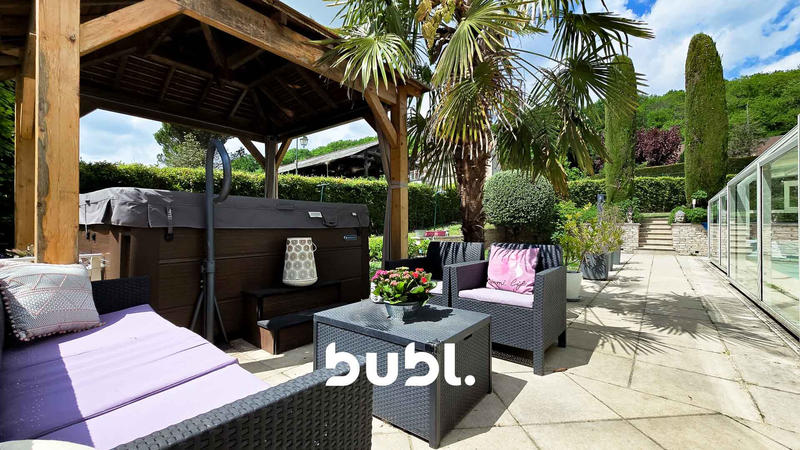 Maison - 302 m² - 12 pièces