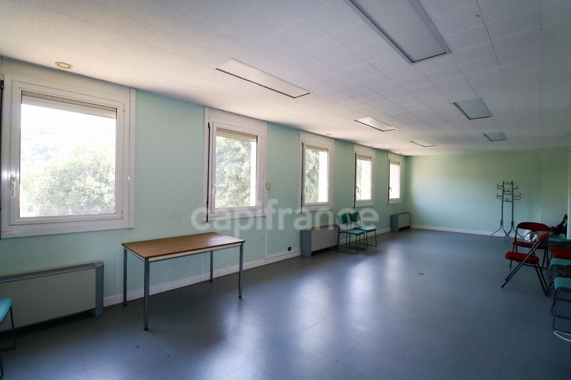 Immeuble - 170 m² - 1 pièce