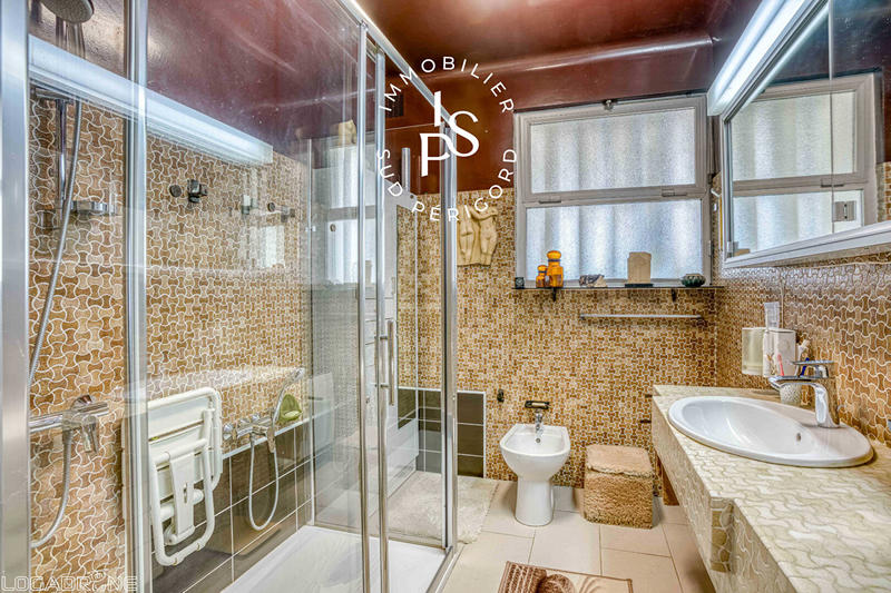 Maison - 203 m² - 6 pièces