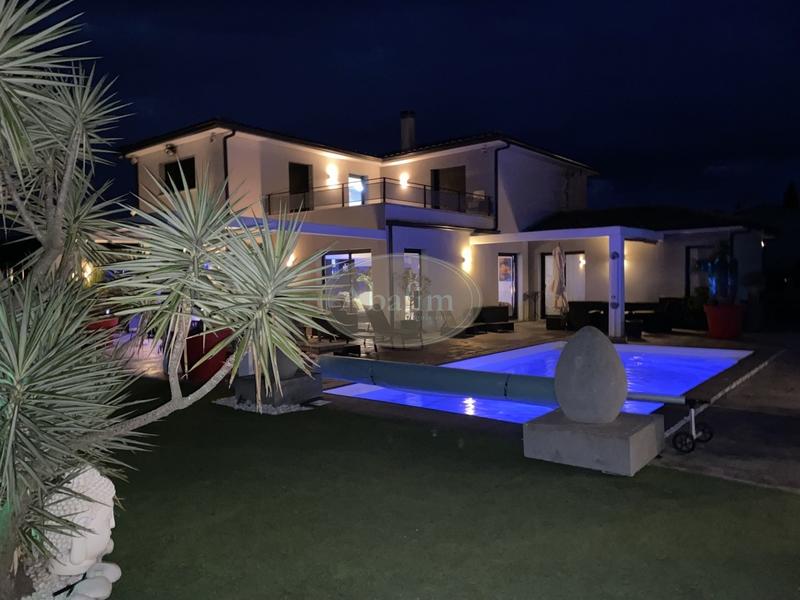 Château - 260 m² - 8 pièces