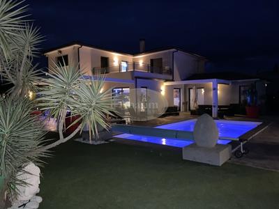 Château - 260 m² - 8 pièces