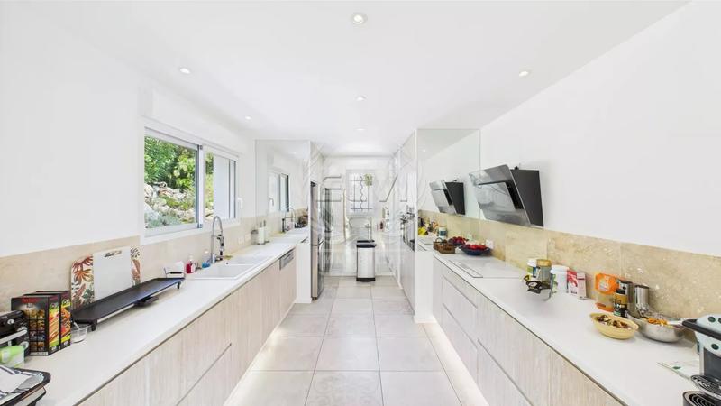 Viager - Maison - 307 m² - 6 pièces