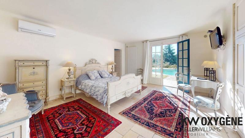 Propriété - 980 m²