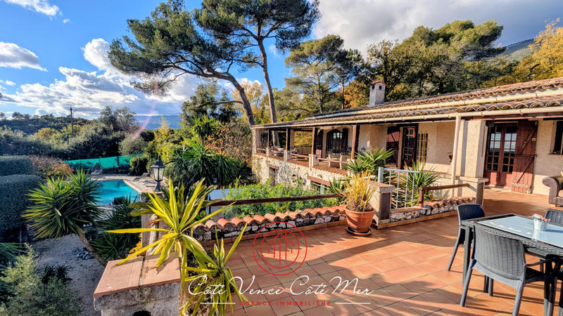 Maison - 272 m² - 9 pièces