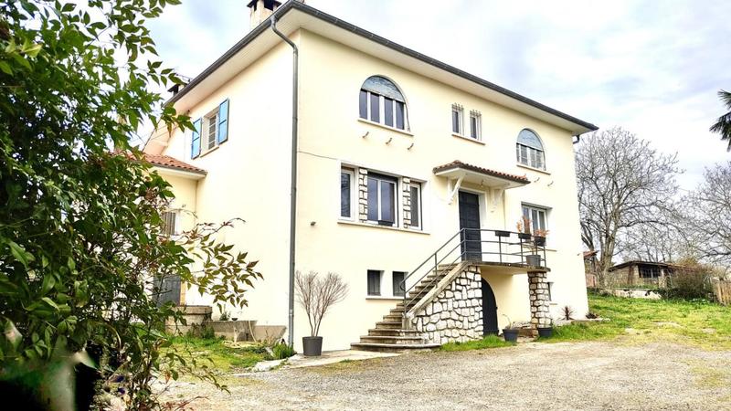 Maison - 275 m² - 7 pièces