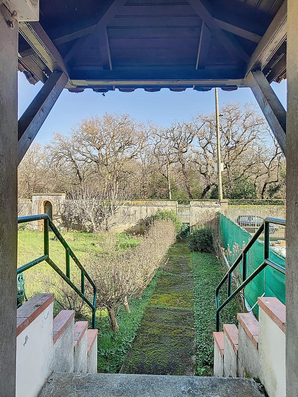 Maison - 460 m² - 20 pièces