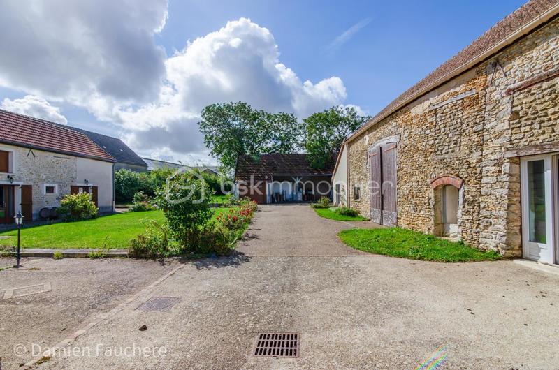 Corps de ferme - 340 m² - 11 pièces