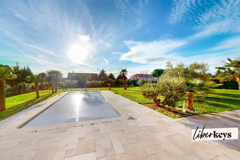 Maison d'architecte - 330 m² - 8 pièces