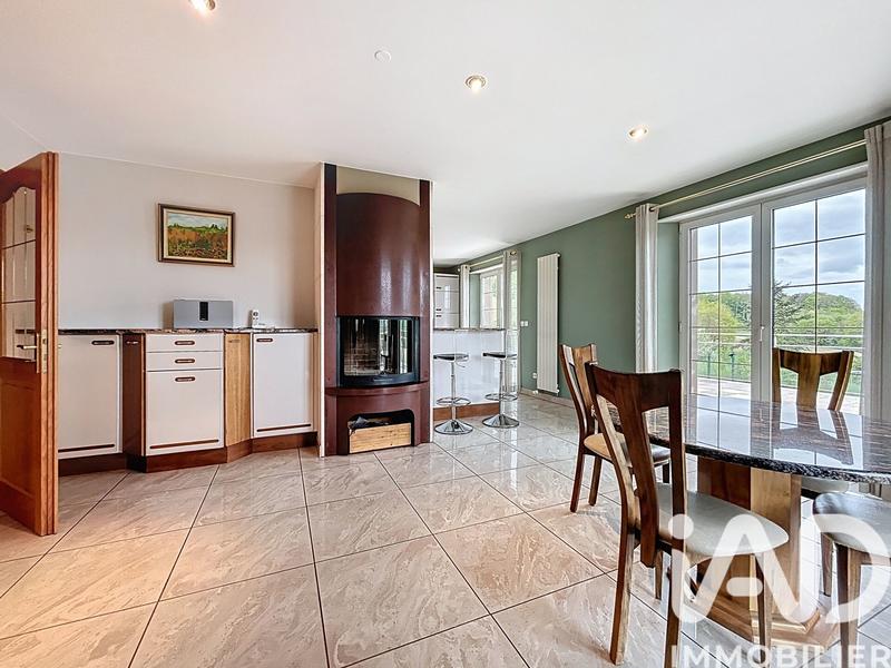 Maison - 233 m² - 6 pièces