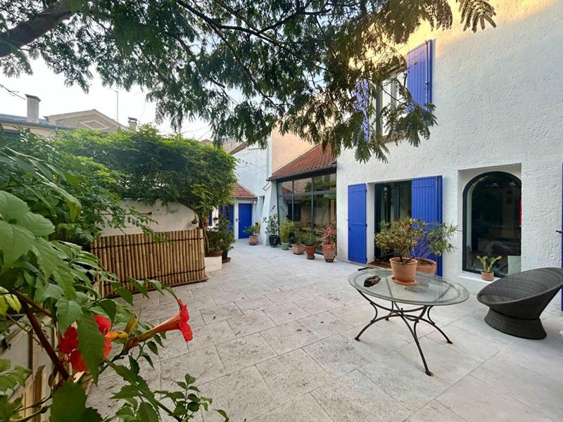 Maison - 230 m² - 9 pièces