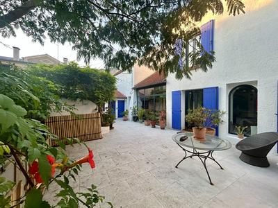 Maison - 230 m² - 9 pièces