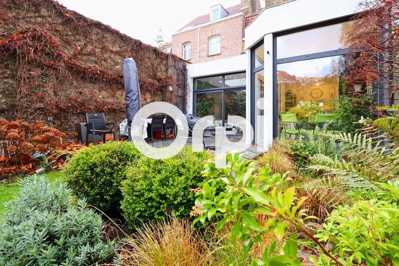 Maison de ville - 255 m² - 7 pièces