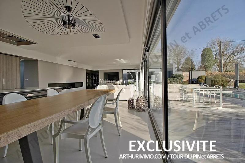 Maison - 222 m² - 6 pièces