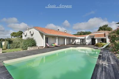 Propriété - 250 m² - 9 pièces