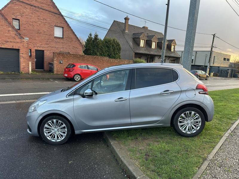 Peugeot 208 Allure 1.2 Essence 110 Cv Bva6