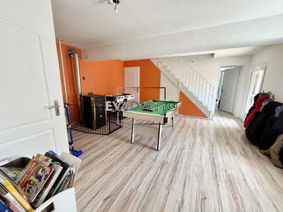 Maison - 233 m² - 7 pièces