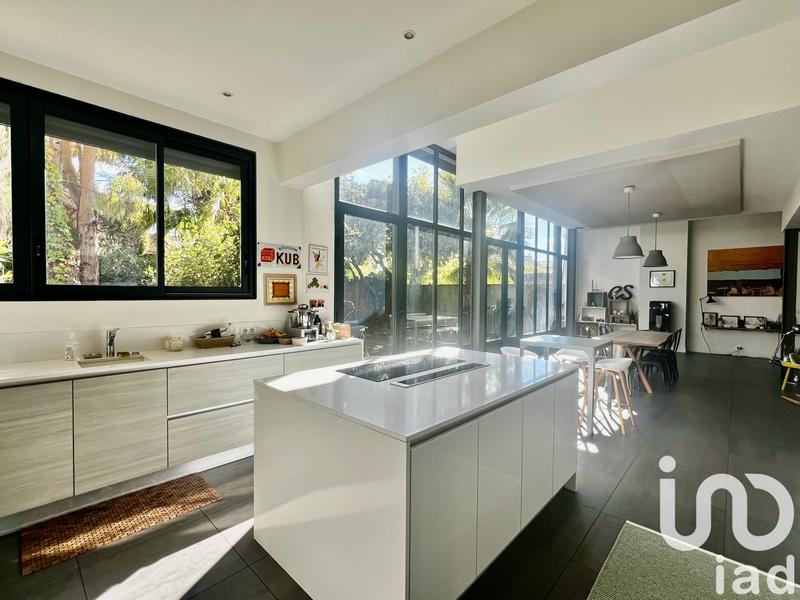 Maison - 225 m² - 7 pièces