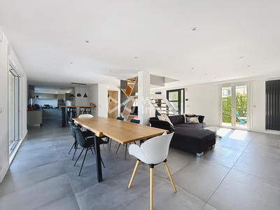 Villa - 197 m² - 7 pièces