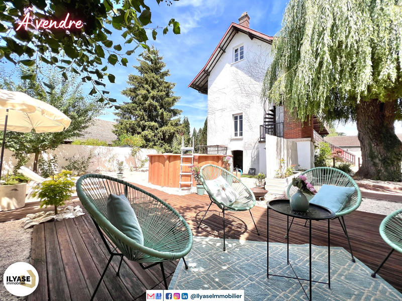 Maison - 356 m² - 11 pièces