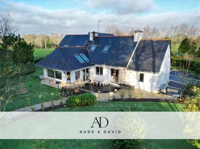 Maison - 230 m² - 8 pièces