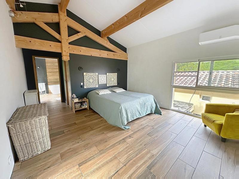 Maison - 320 m² - 9 pièces