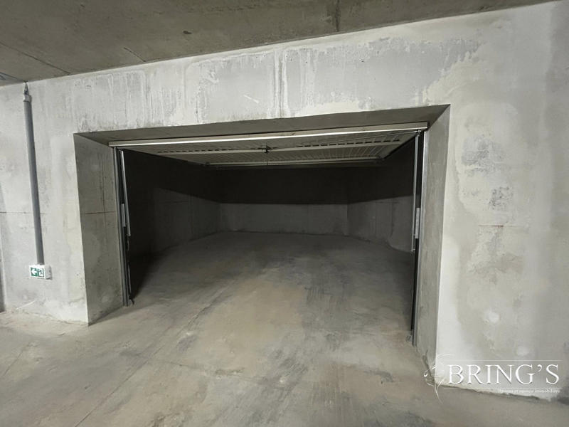 Parking / Garage - 33 m²