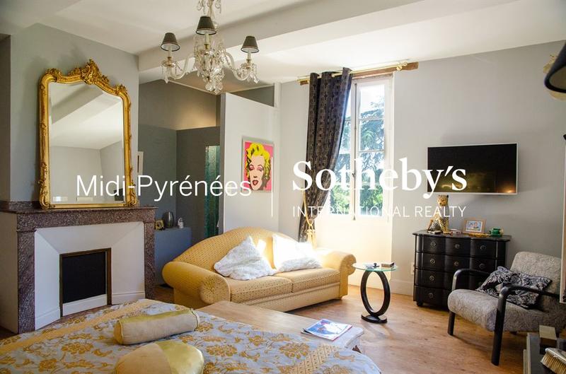 Maison - 300 m² - 11 pièces