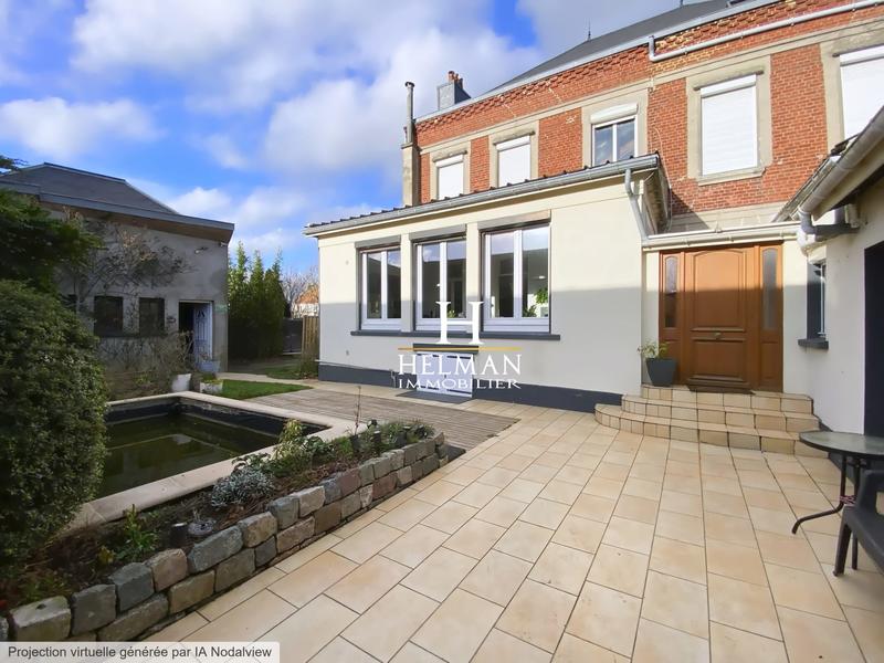 Maison - 325 m² - 11 pièces