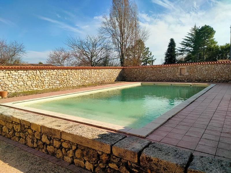 Maison - 600 m² - 16 pièces