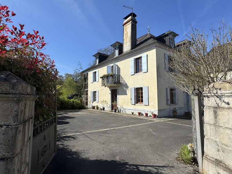 Maison ancienne - 195 m² - 9 pièces