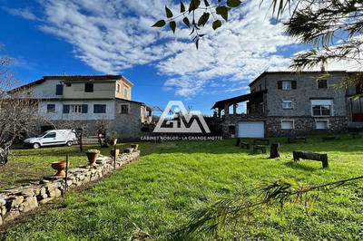 Propriété - 220 m² - 9 pièces