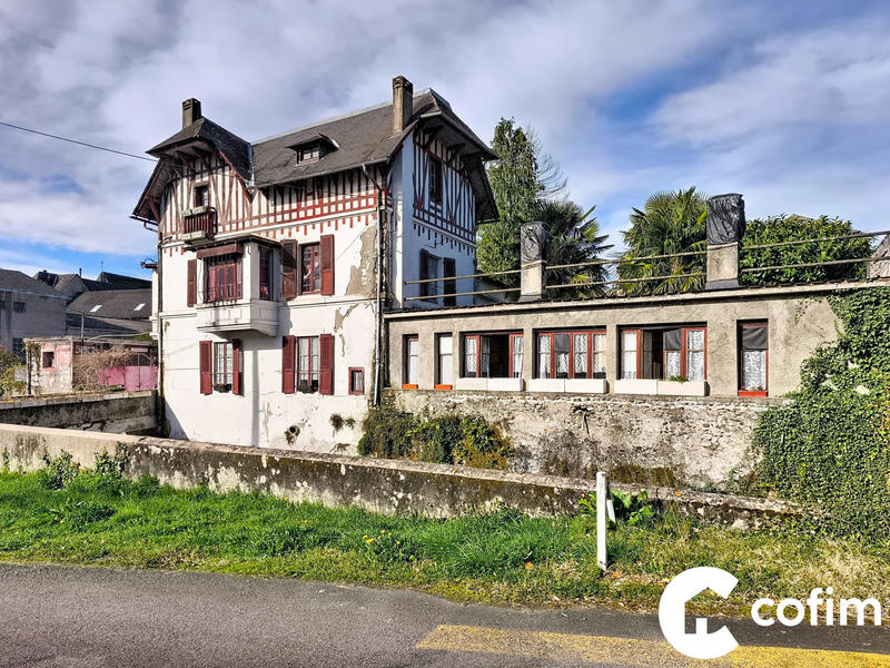 Maison - 270 m² - 12 pièces