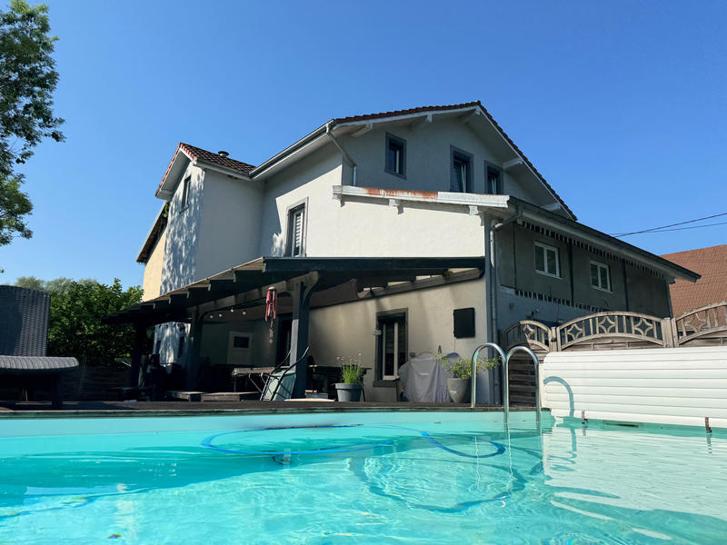 Maison - 338 m² - 8 pièces