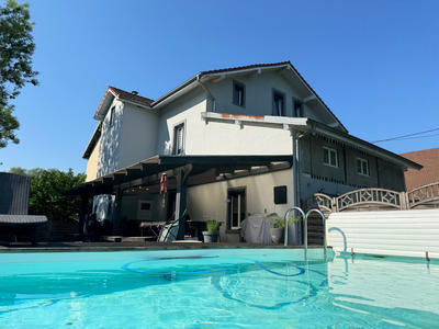 Maison - 338 m² - 8 pièces