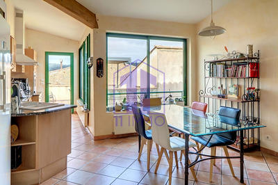 Maison - 230 m² - 10 pièces