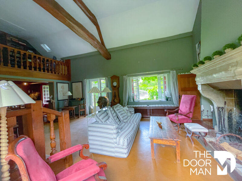 Maison - 350 m² - 15 pièces