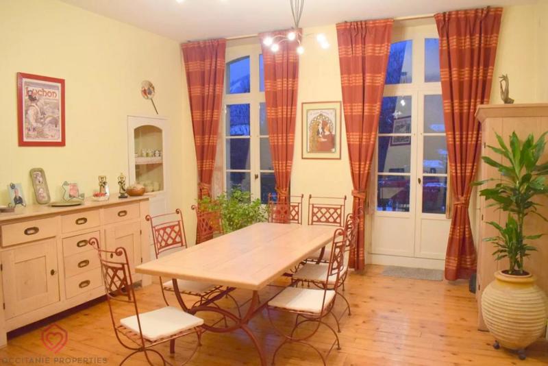 Propriété - 302 m² - 10 pièces