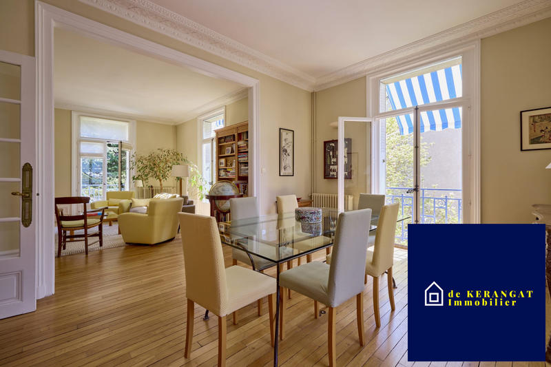 Maison - 262 m² - 9 pièces