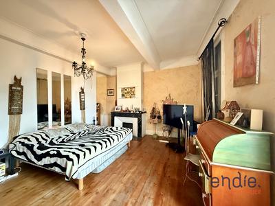 Appartement - 185 m² - 5 pièces