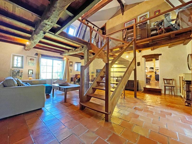 Propriété - 247 m² - 11 pièces